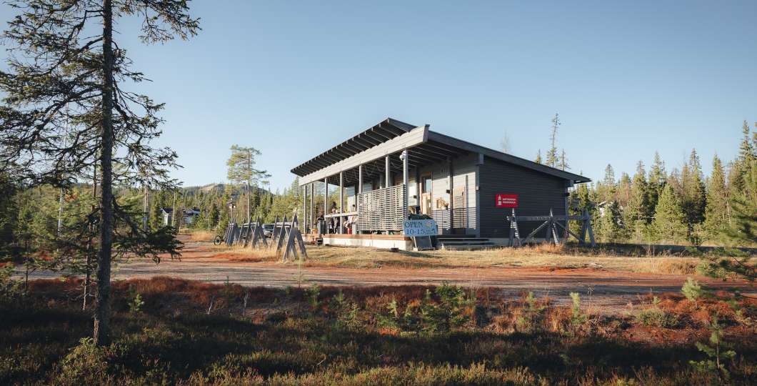 Uuttusuo Cafe during autumn colors. Photo Mikko Santasalo